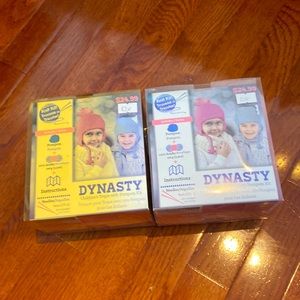 2x children’s toque kits with pompon kit